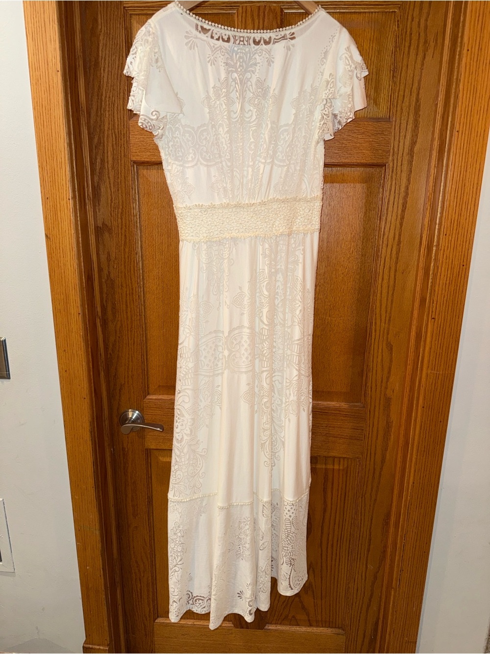 FARM Rio Cream Embroidered V‑Neck Maxi Dress - Picture 8 of 8